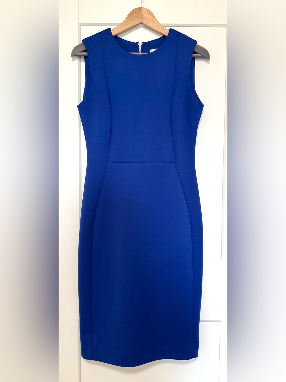 Calvin Klein Sleeveless Seam Front Scuba Crew Neck Sheath Dress - Size: 4 - Picture 3 of 8